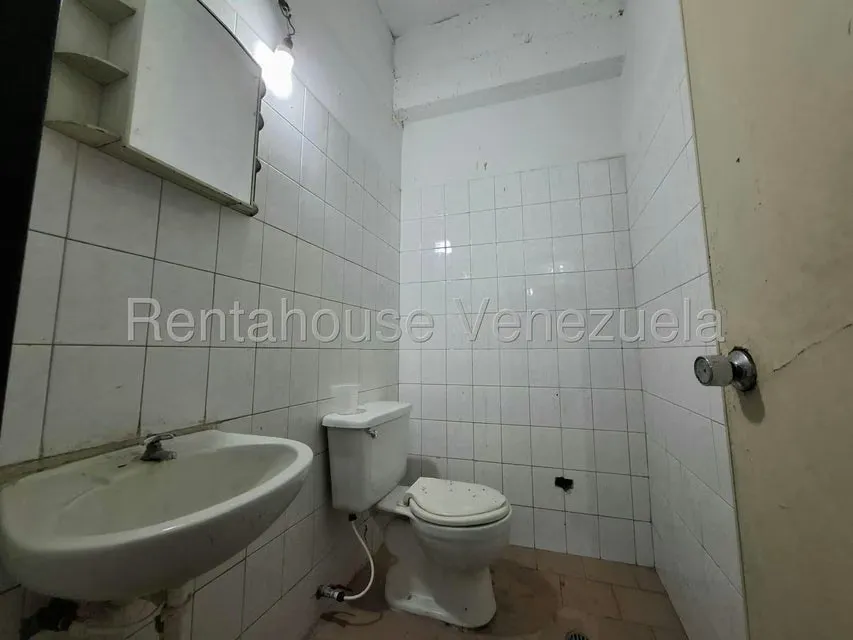 Edificio en Venta en Avenida Miranda, Aragua - 28