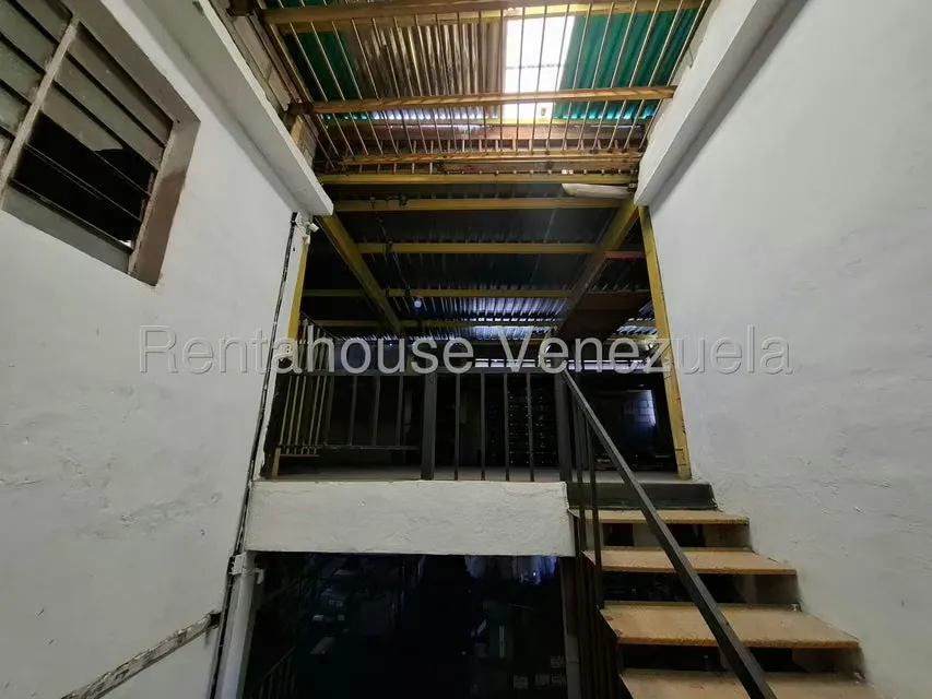 Edificio en Venta en Avenida Miranda, Aragua - 36