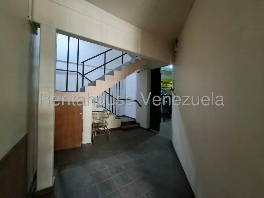 Edificio en Venta en Avenida Miranda, Aragua - 40