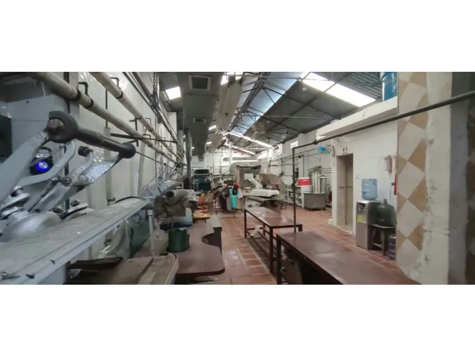 Galpón en Venta 1500m2 En Catia en avenida Principal 599.000$ - 3
