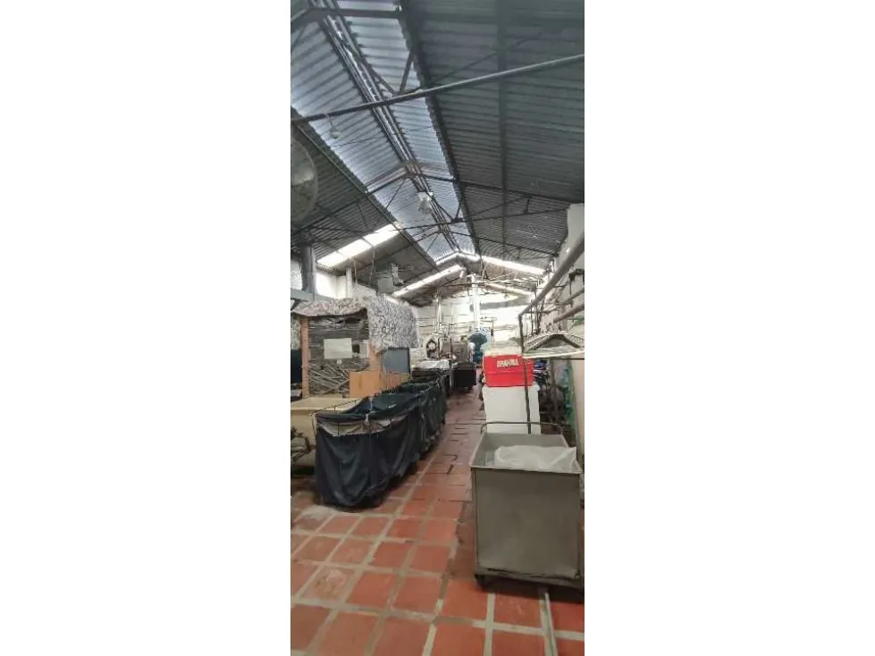 Galpón en Venta 1500m2 En Catia en avenida Principal 599.000$ - 5