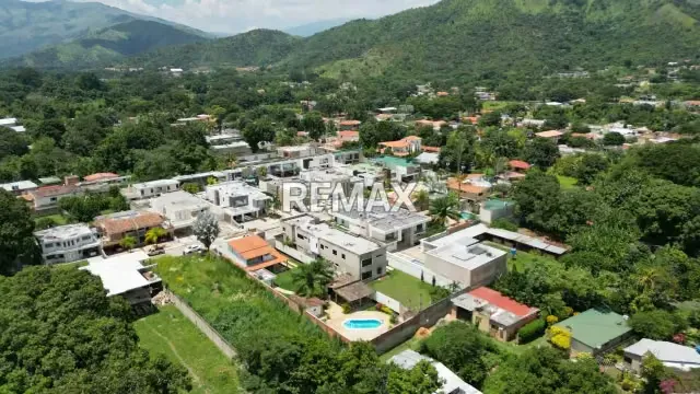 Hermosa Casa con piscina en Venta la Urb. Las Morocha, San Diego - 13