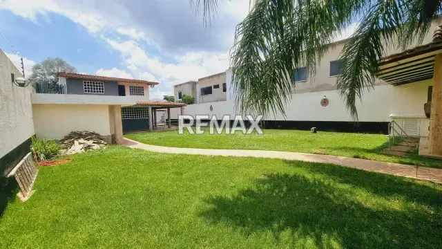 Hermosa Casa con piscina en Venta la Urb. Las Morocha, San Diego - 2