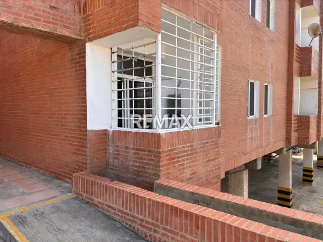 EN VENTA APARTAMENTO DE CERCANO A LA PLAYA OPERATIVO EN CONJUNTO RESIDENCIAL GOLFETE DE CUARE CHICHIRIVICHE
