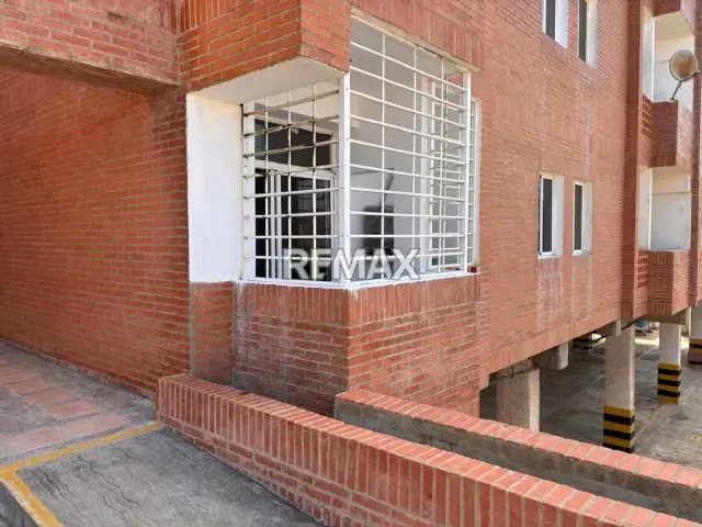 EN VENTA APARTAMENTO DE CERCANO A LA PLAYA OPERATIVO EN CONJUNTO RESIDENCIAL GOLFETE DE CUARE CHICHIRIVICHE