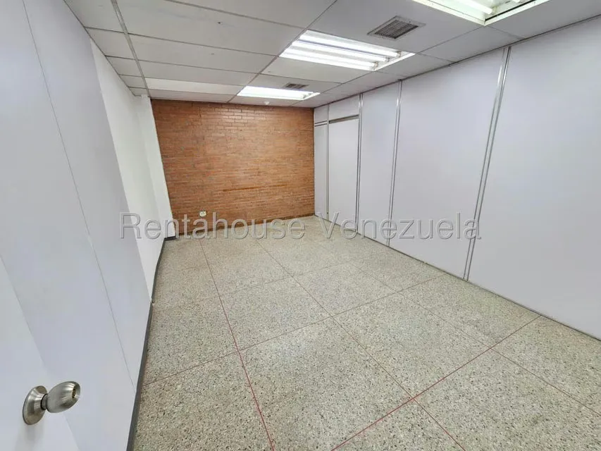 Local Comercial en Alquiler en La Urbina, Distrito Metropolitano - 4