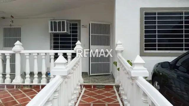 EN VENTA HERMOSA CASA EN URBANIZACION HACIENDA YUCATAN , ZONA NORTE