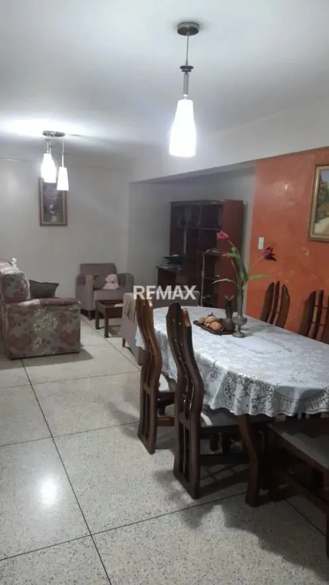 En Venta Apartamento en Residencias El Rosario, Av Libertador - 2