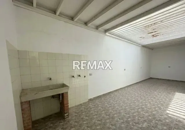 Casa en Venta, Urbanización Santa Irene - 15