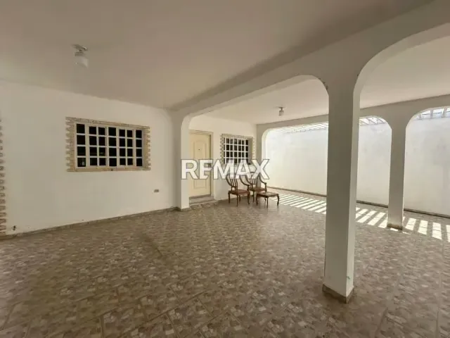 Casa en Venta, Urbanización Santa Irene - 3