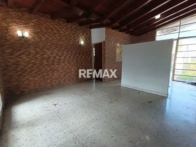 Hermosa casa en venta - Urbanización Miranda - 11