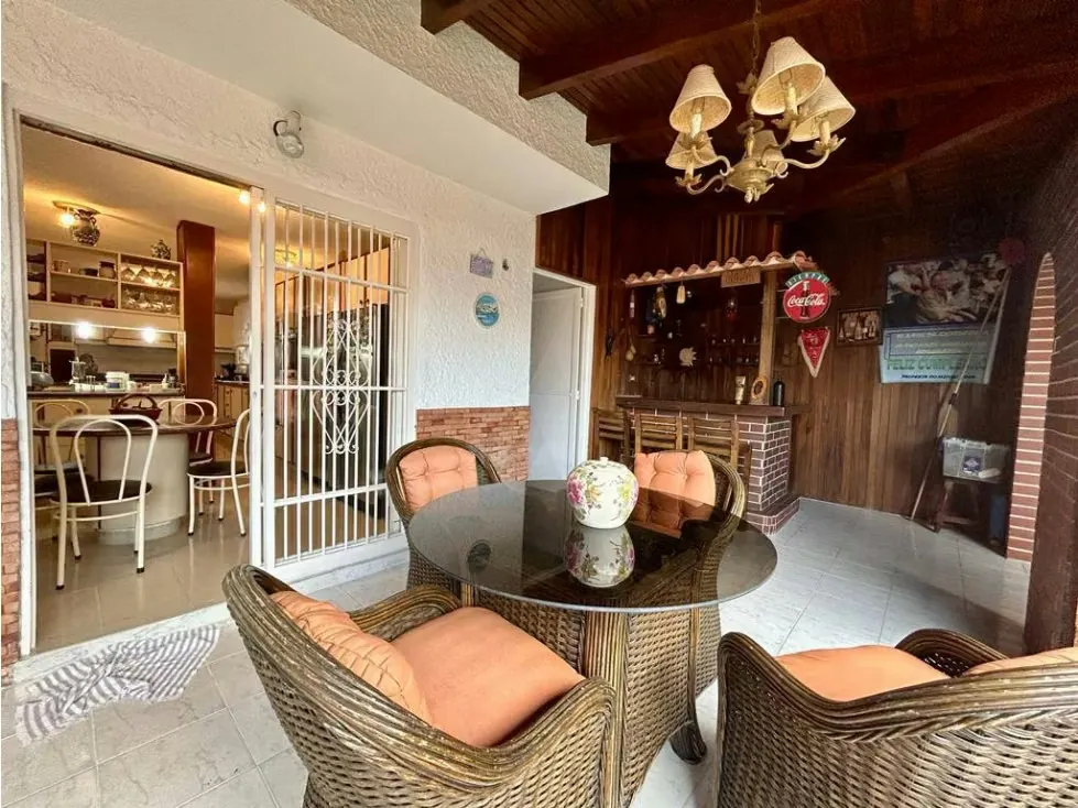 Casa En Venta En Alto Prado 203m2 5h/4b/3p - 6