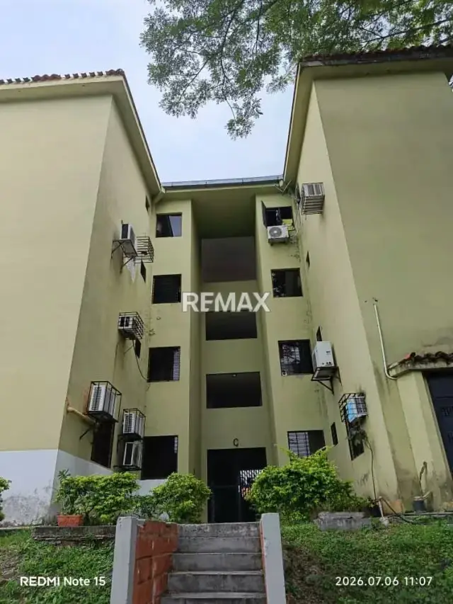 Venta de Apartamento con Techo Doble Altura y Pozo de Agua en Chalet Country Verdadera Oportunidad !!