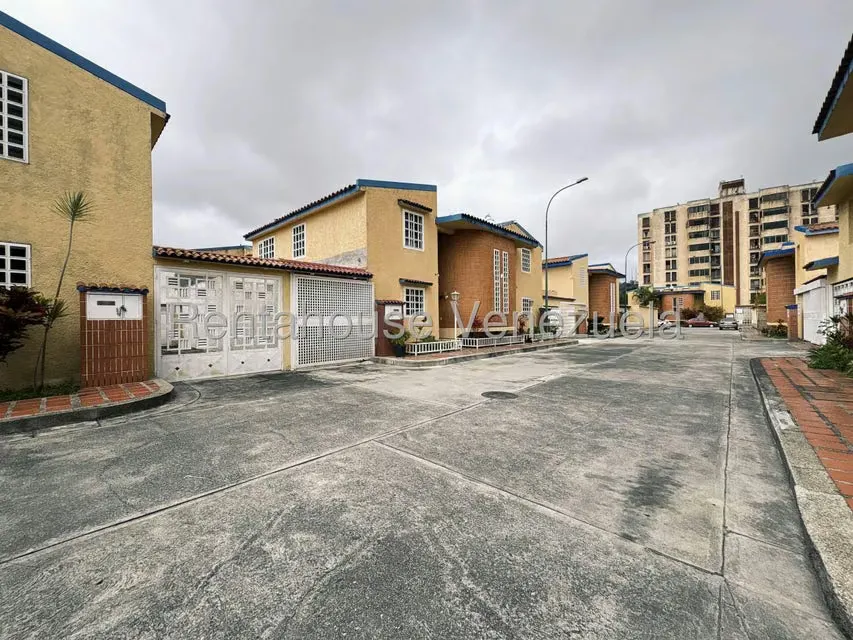 Townhouse (Duplex) en Venta en Municipio Guaicaipuro, Miranda - 2