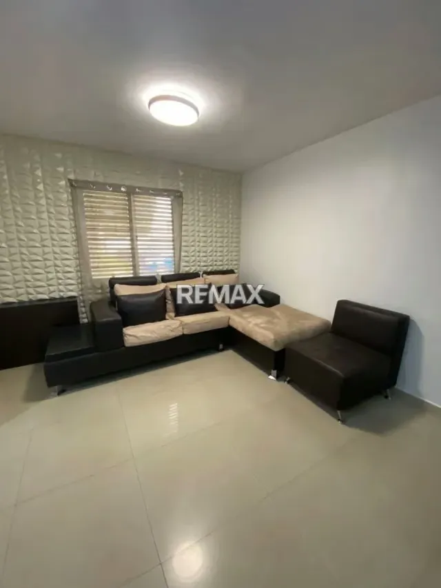 Townhouse en C.R Las Islas, Avenida Goajira. En Venta - 3