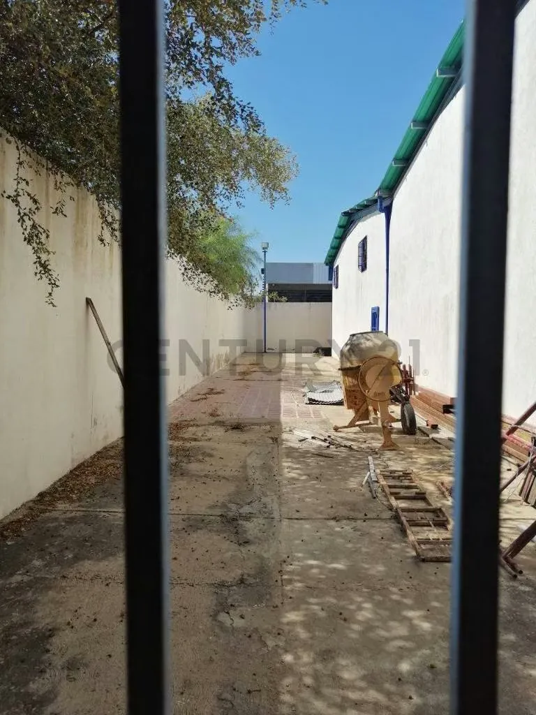 Galpones en venta Cumana Estado Sucre a puerta de avenida rotaria - 31