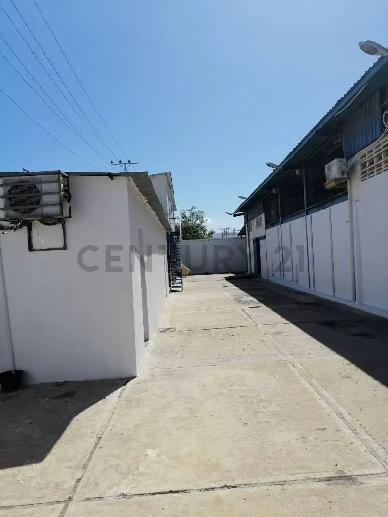 Galpones en venta Cumana Estado Sucre a puerta de avenida rotaria - 38