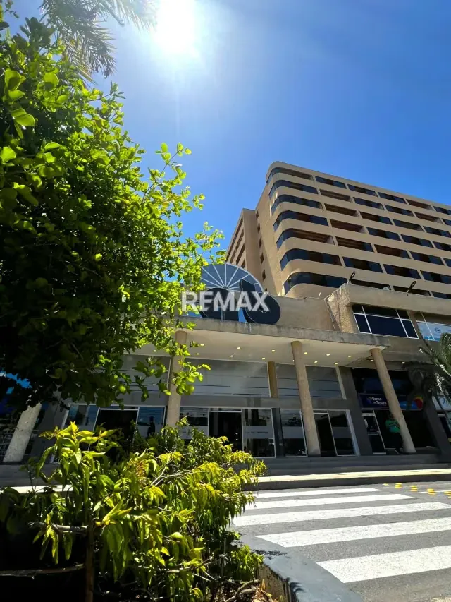EN VENTA AMPLIO LOCAL COMERCIAL (OFICINA) EN EL C.C. AB, PAMPATAR, MUNICIPIO MANEIRO, ISLA DE MARGARITA.