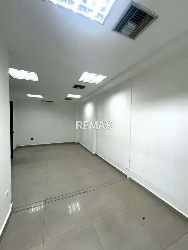 EN VENTA AMPLIO LOCAL COMERCIAL (OFICINA) EN EL C.C. AB, PAMPATAR, MUNICIPIO MANEIRO, ISLA DE MARGARITA. - 7