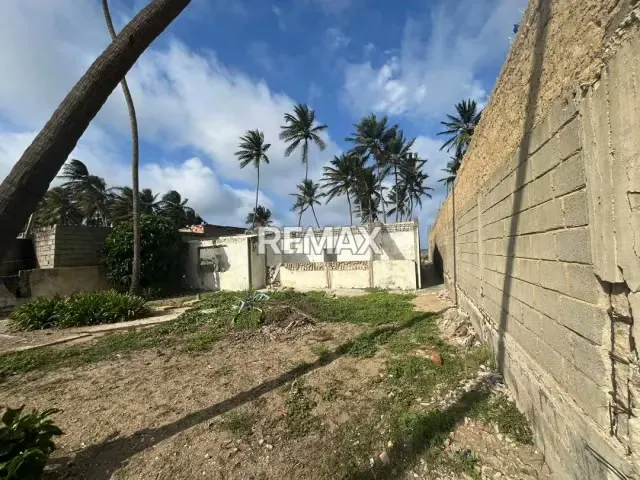 EN VENTA TERRENO DE 524 METROS CUADRADOS A LA ORILLA DE LA PLAYA EN SECTOR BOCA DE AROA TUCACAS