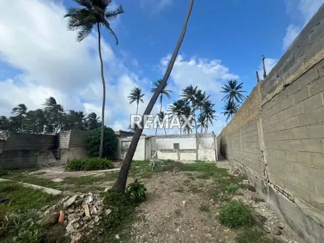 EN VENTA TERRENO DE 524 METROS CUADRADOS A LA ORILLA DE LA PLAYA EN SECTOR BOCA DE AROA TUCACAS - 2