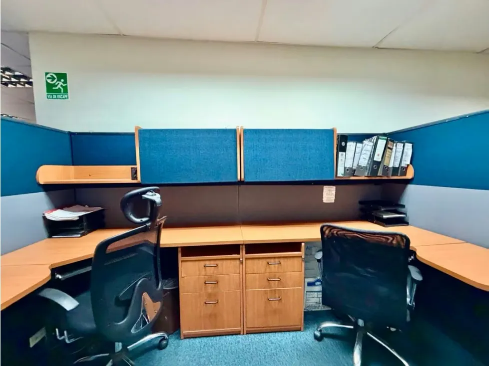 Se vende oficina 140m2 1B/3p La Pirámide Prados del Este