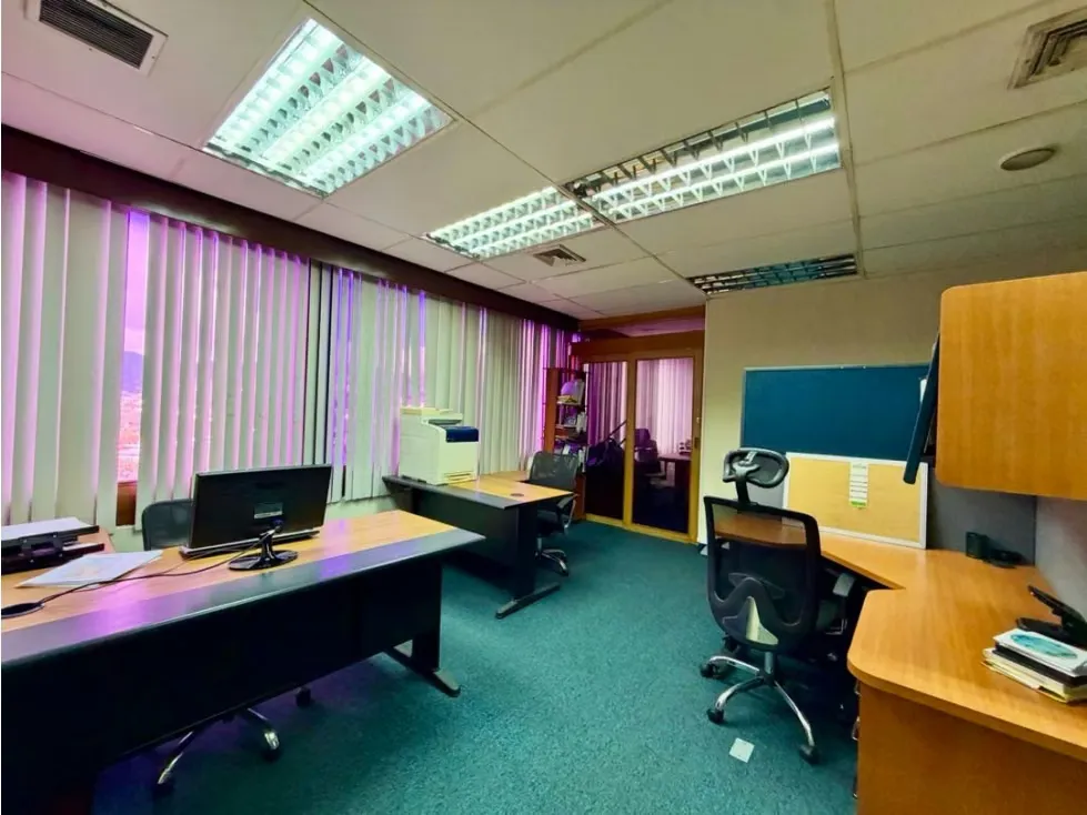 Se vende oficina 140m2 1B/3p La Pirámide Prados del Este - 2