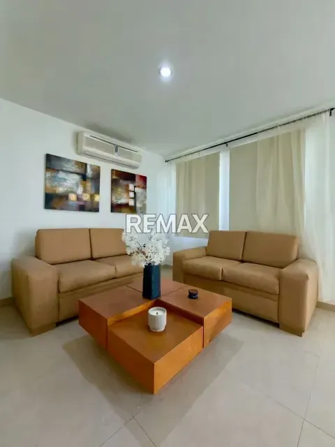 ALQUILER DE TOWNHOUSE EN LOS ROBLES - 3