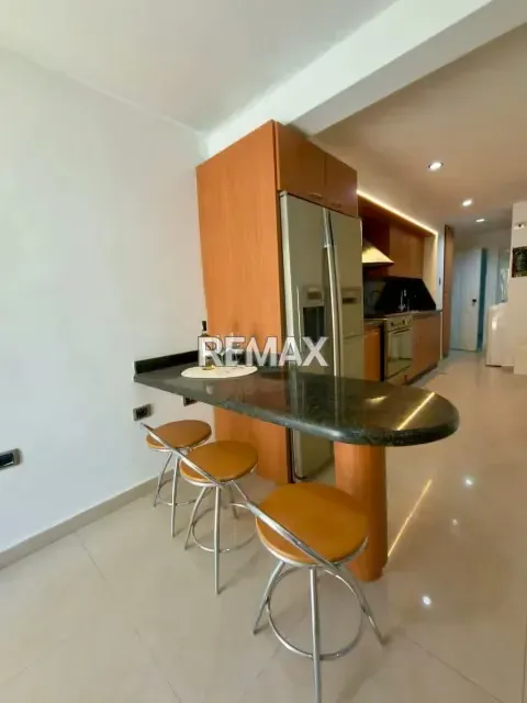 ALQUILER DE TOWNHOUSE EN LOS ROBLES - 4