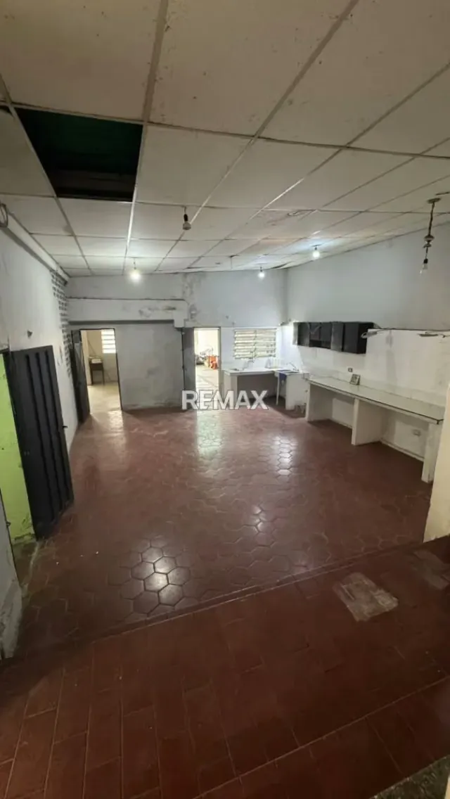 Casa en Venta para REMODELAR Urb. Jacinto Lara del Este, cerca de Iglesia El Salvador - 6