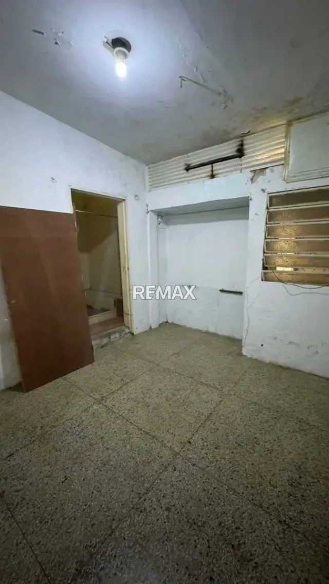 Casa en Venta para REMODELAR Urb. Jacinto Lara del Este, cerca de Iglesia El Salvador - 7