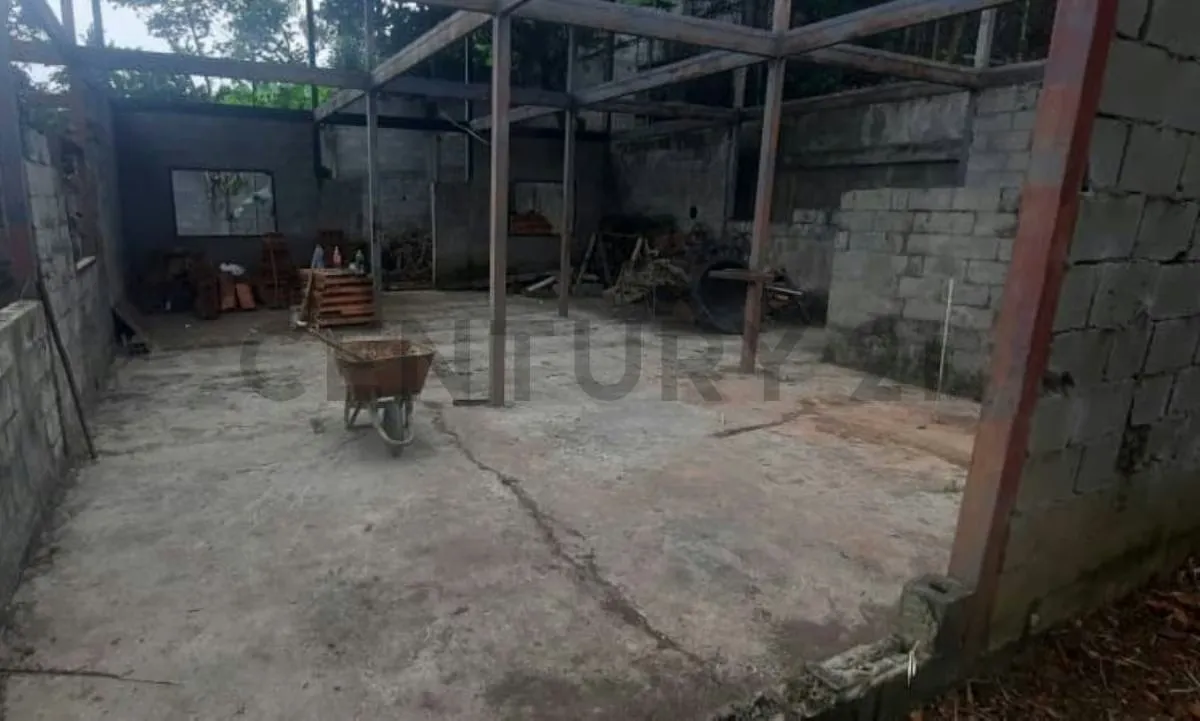 TERRENO CON BIENHECHURÍA