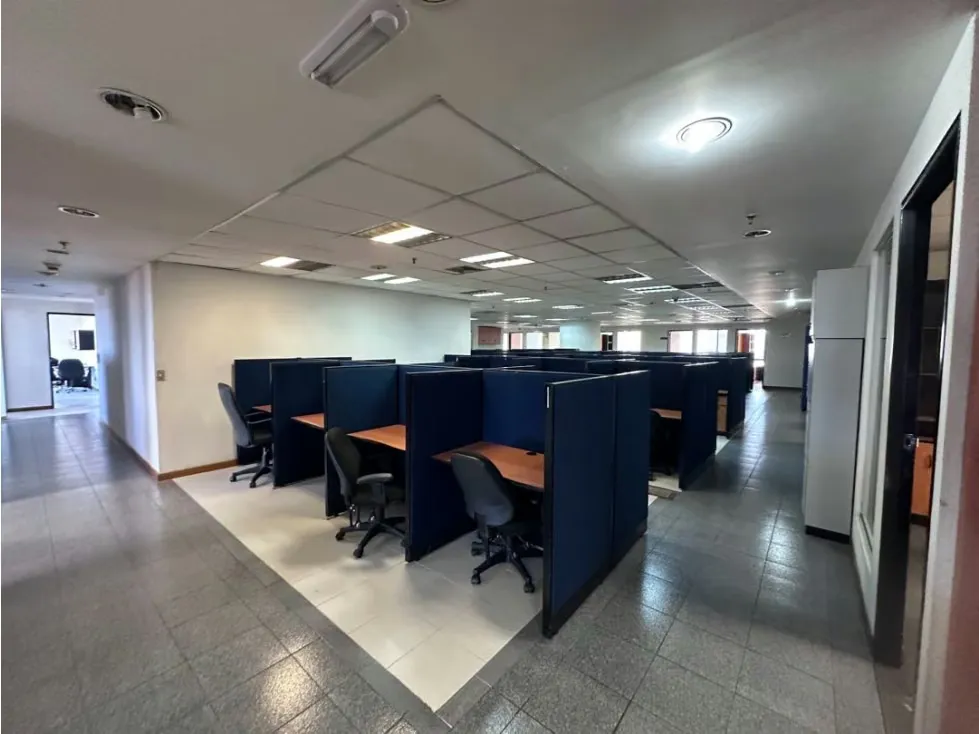 Se alquila oficina 781m2. Chacao