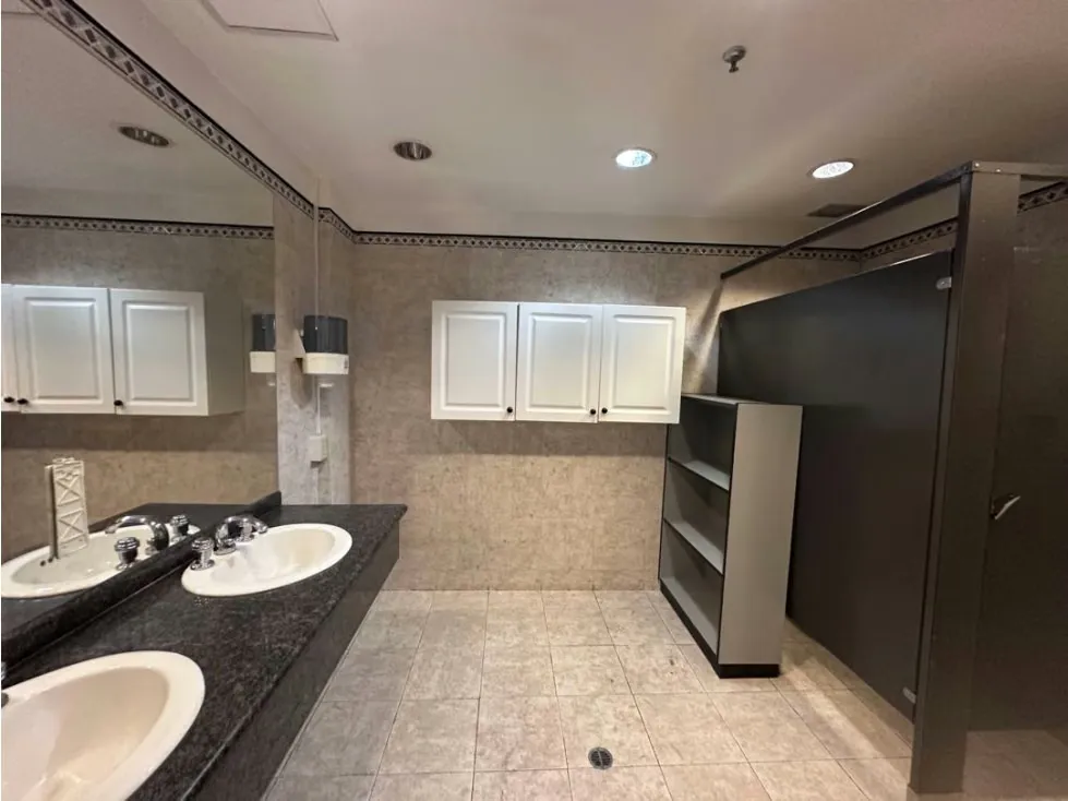 Se alquila oficina 781m2. Chacao - 17