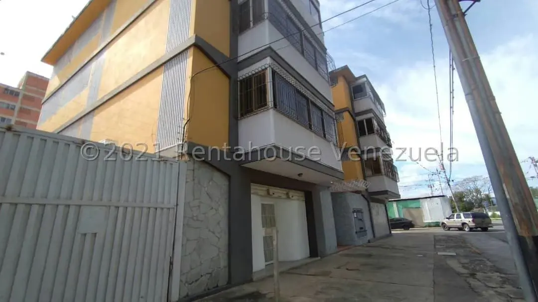 Apartamento (1 Nivel) en Alquiler en Centro, Lara - 3