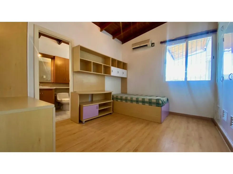 Vendo casa 600m2 calle Geminis Santa Paula 3295 - 31