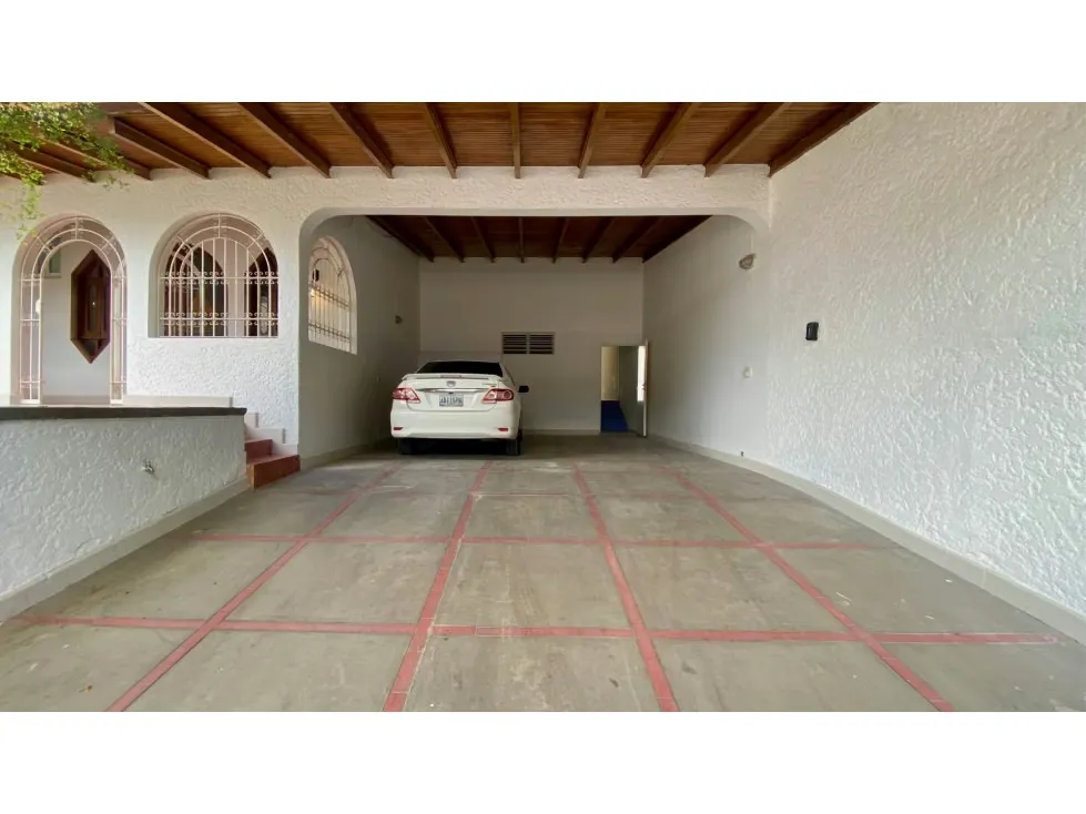 Vendo casa 600m2 calle Geminis Santa Paula 3295 - 38