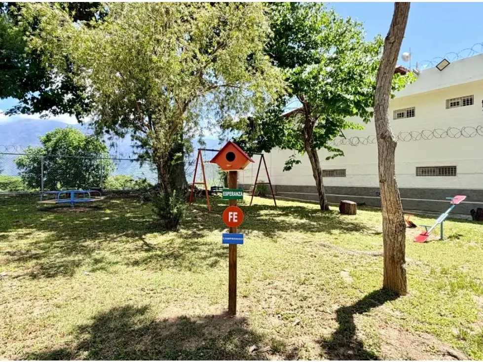 Vendo casa 600m2 calle Geminis Santa Paula 3295 - 42