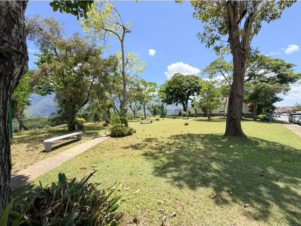 Vendo casa 600m2 calle Geminis Santa Paula 3295 - 44