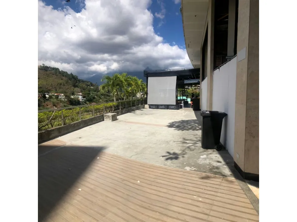 Se Vende Local 137m²-NIVEL PLAZA-C.C.Prq.Cerro Verde-RG - 5