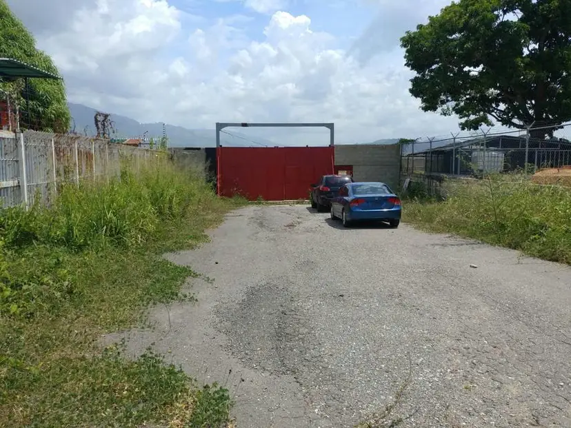 Terreno (Comercial) en Venta en El Marques, Miranda