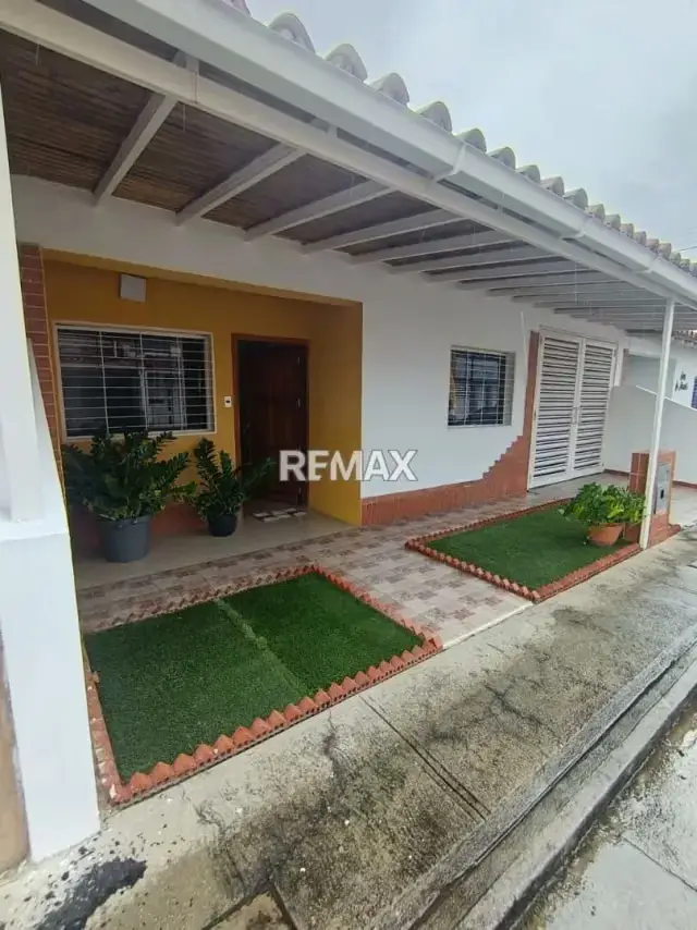 VENDO CASA EN SAN DIEGO RES LOS CARACAROS OPORTUNIDAD