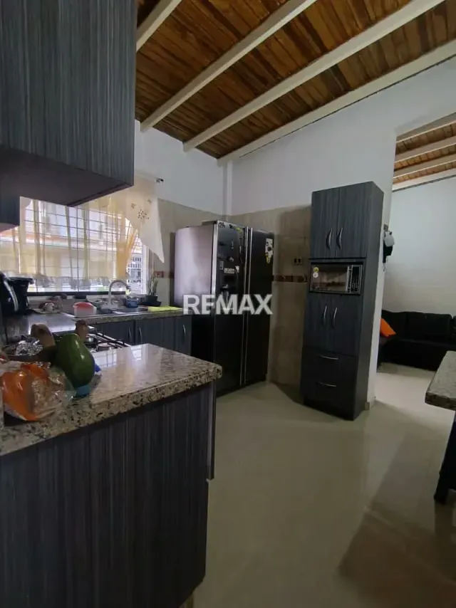 VENDO CASA EN SAN DIEGO RES LOS CARACAROS OPORTUNIDAD - 9