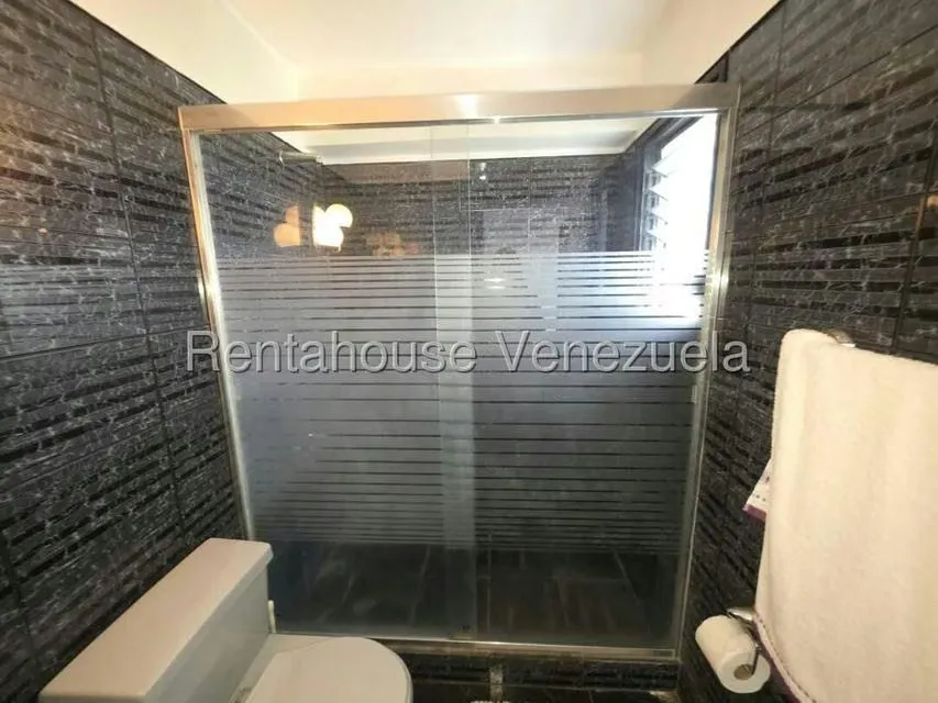 Apartamento (1 Nivel) en Alquiler en El Cigarral, Distrito Metropolitano - 11