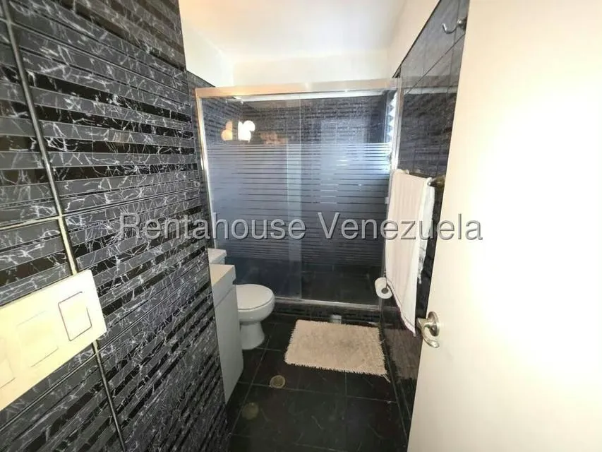 Apartamento (1 Nivel) en Alquiler en El Cigarral, Distrito Metropolitano - 12