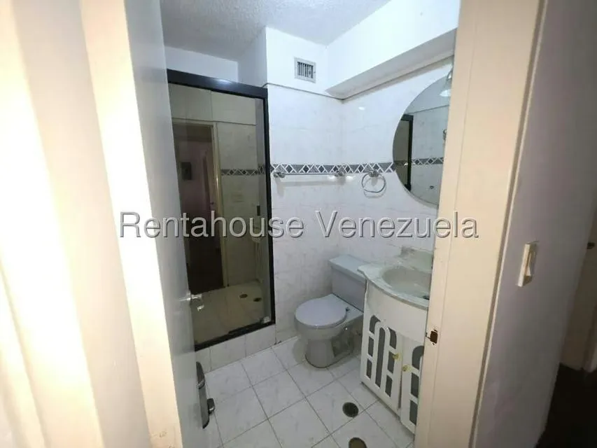 Apartamento (1 Nivel) en Alquiler en El Cigarral, Distrito Metropolitano - 3