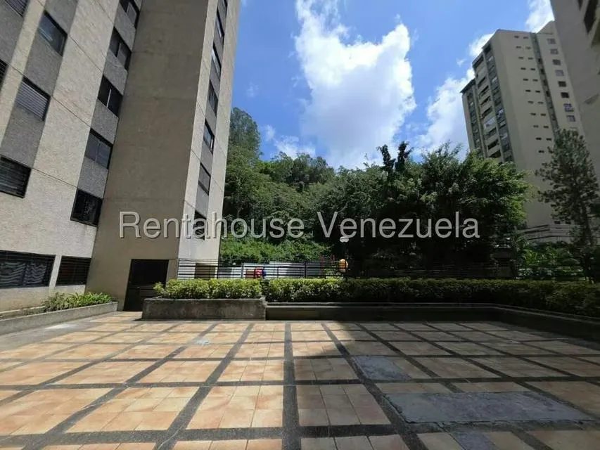 Apartamento (1 Nivel) en Alquiler en El Cigarral, Distrito Metropolitano - 23