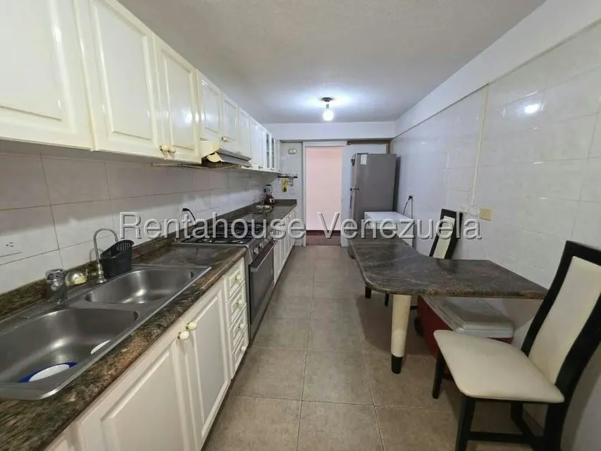 Apartamento (1 Nivel) en Alquiler en El Cigarral, Distrito Metropolitano - 24