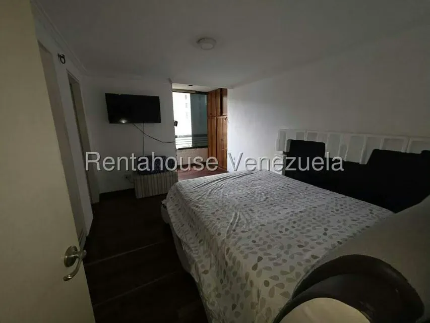 Apartamento (1 Nivel) en Alquiler en El Cigarral, Distrito Metropolitano - 4