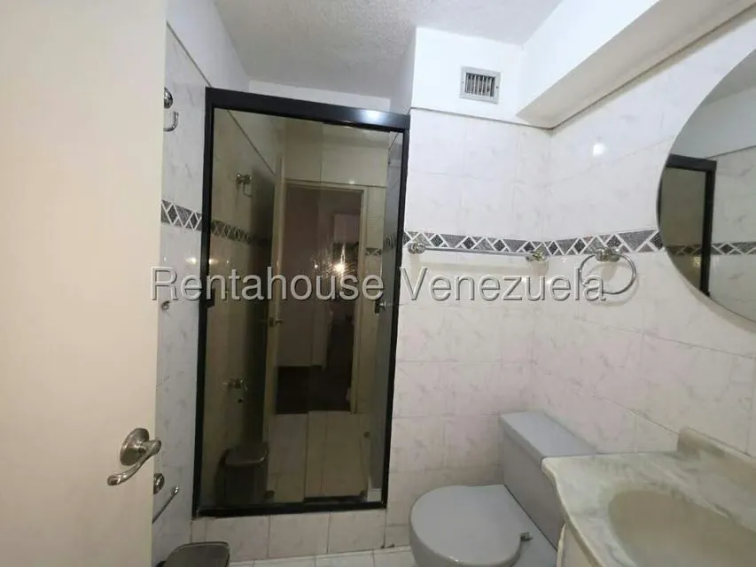 Apartamento (1 Nivel) en Alquiler en El Cigarral, Distrito Metropolitano - 9
